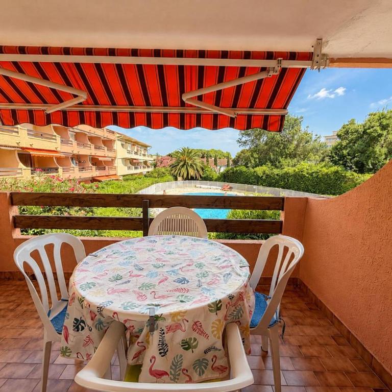 Appartement T2 avec Piscine, Ascenseur et Parking Privé, à 300m de la Plage - 4 Couchages, Animaux OK - FR-1-388-89 - Appartement (4 Adultes) - 4