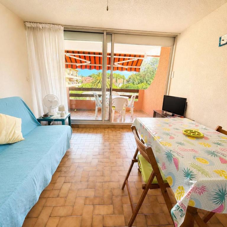 Appartement T2 avec Piscine, Ascenseur et Parking Privé, à 300m de la Plage - 4 Couchages, Animaux OK - FR-1-388-89 - Appartement (4 Adultes) - 5