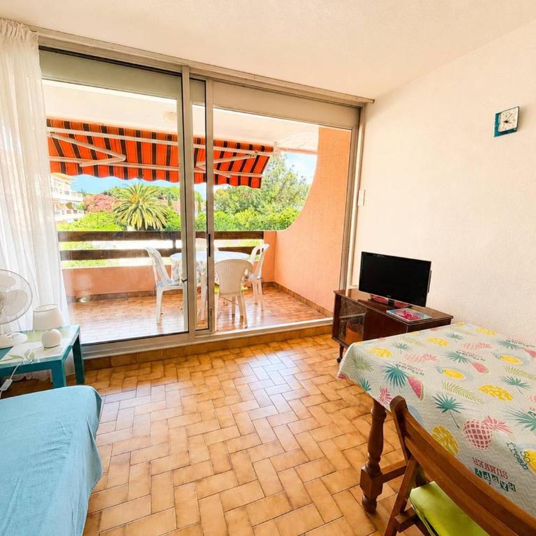 Appartement T2 avec Piscine, Ascenseur et Parking Privé, à 300m de la Plage - 4 Couchages, Animaux OK - FR-1-388-89 - Appartement (4 Adultes) - 9