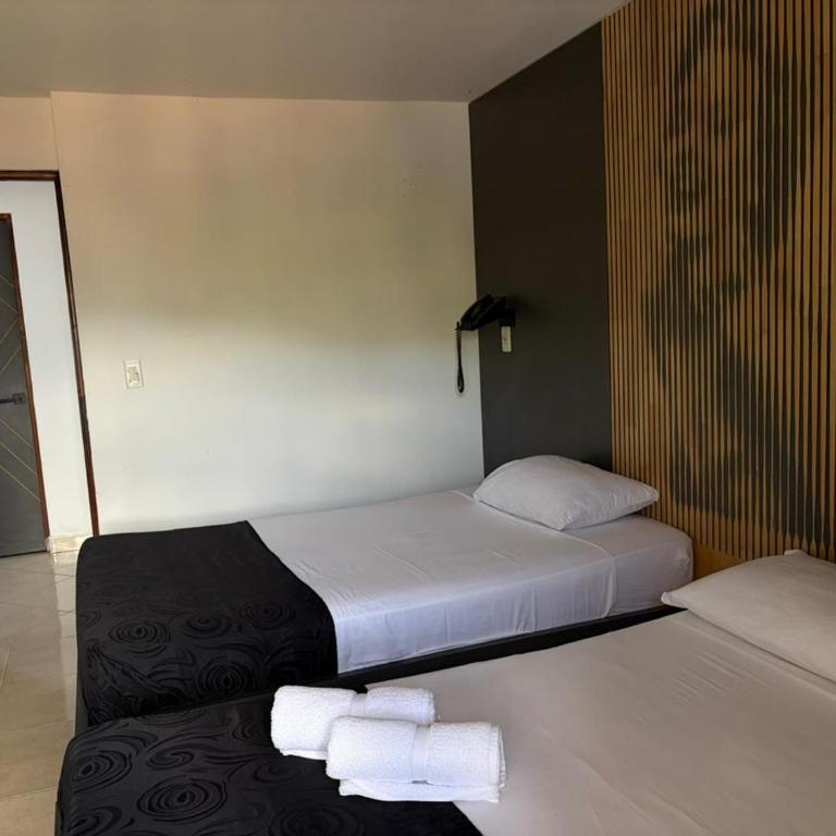 Hotel Kalifornia - Habitación con 2 camas grandes - 4