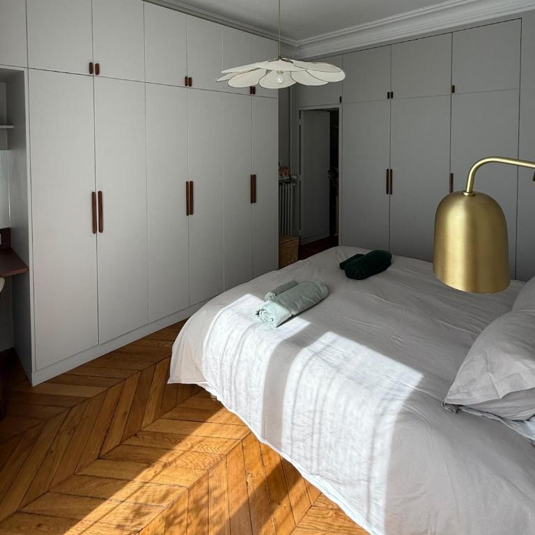 Elegant Haussmannian between - Appartement 3 Chambres - 2