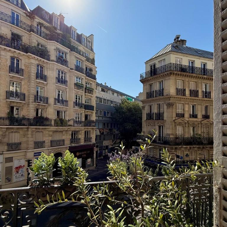 Elegant Haussmannian between - Appartement 3 Chambres - 11
