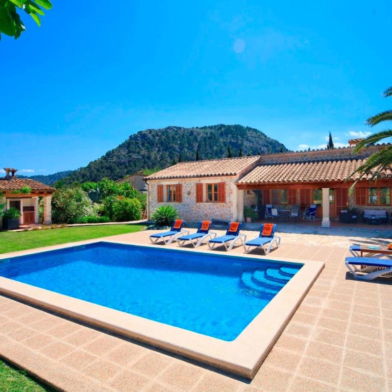 Villa Can Peric - Three-Bedroom Villa - 1