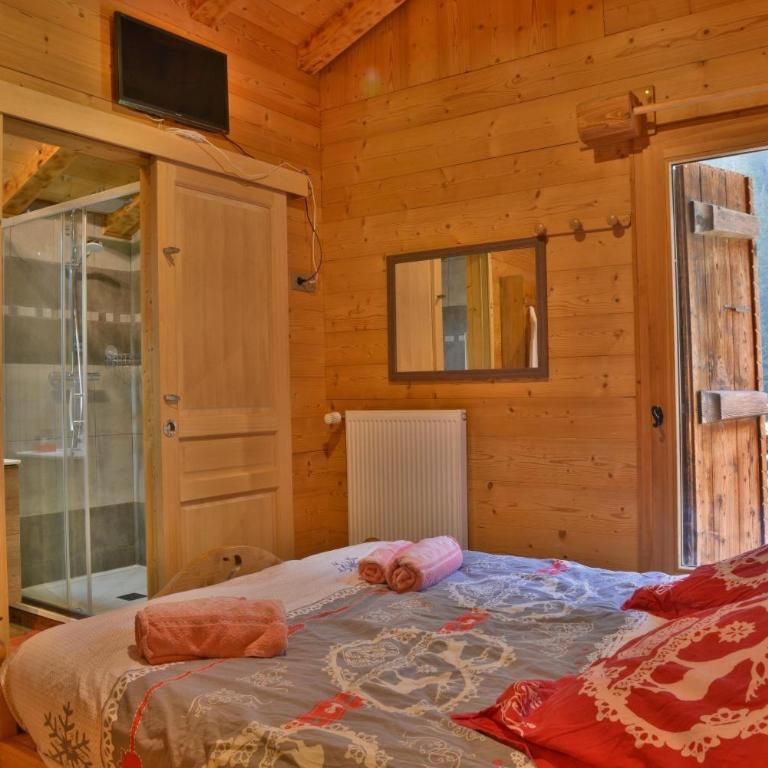 Chalet Le Plan du Rtia - Chambre Quadruple avec Douche - 1