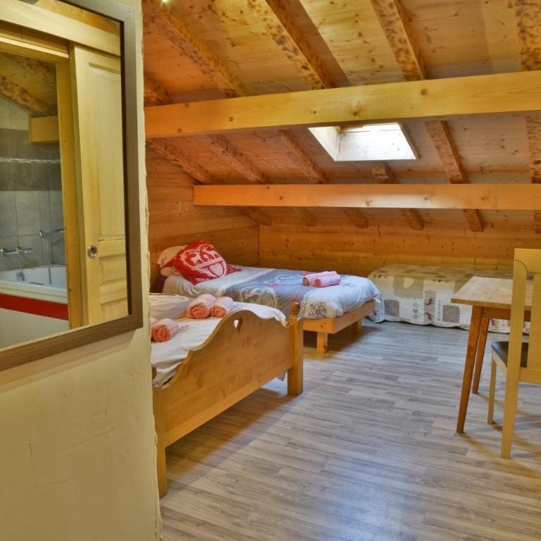 Chalet Le Plan du Rtia - Chambre Quadruple avec Douche - 4