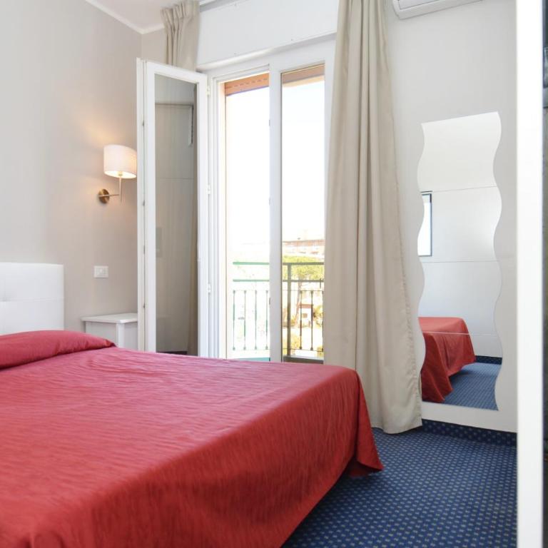 Ute Hotel - Quadruple Room - Beach included - 2
