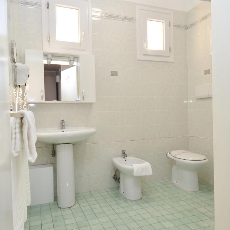 Ute Hotel - Quadruple Room - Beach included - 1