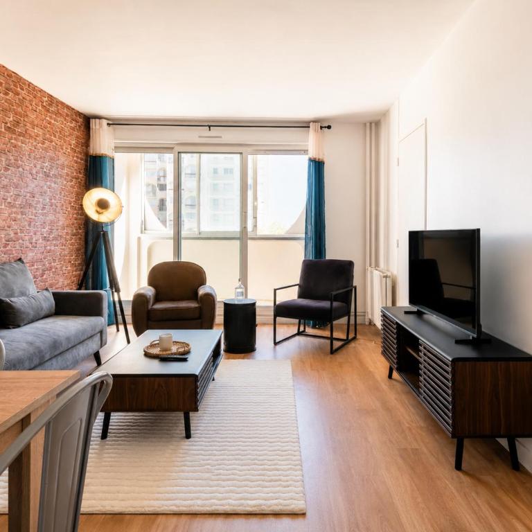 Brick Loft - Ventilation & Fraîcheur - Parking Gratuit - Idéal Familles - Proche Centre-Ville - Apartment - 11