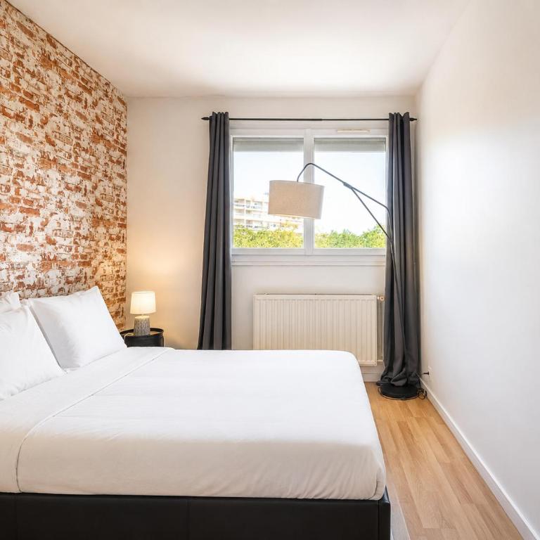 Brick Loft - Ventilation & Fraîcheur - Parking Gratuit - Idéal Familles - Proche Centre-Ville - Apartment - 9
