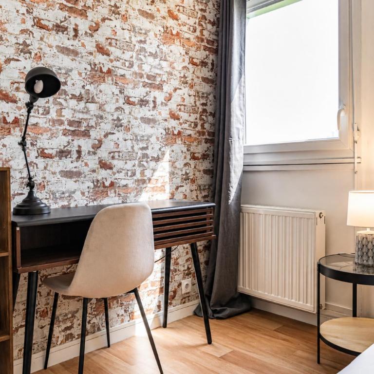 Brick Loft - Ventilation & Fraîcheur - Parking Gratuit - Idéal Familles - Proche Centre-Ville - Apartment - 19