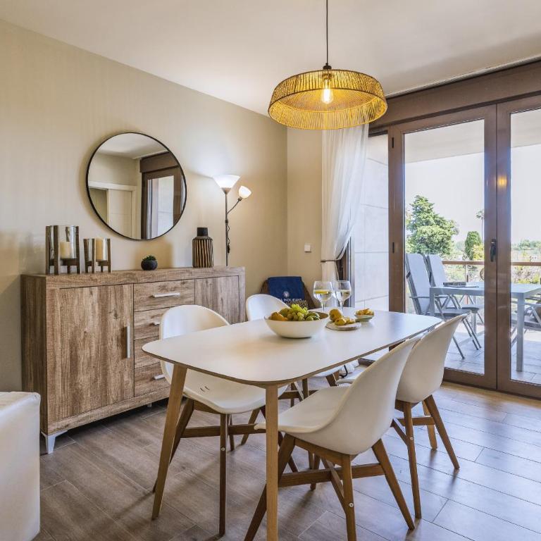 Luma Star - Deluxe Two-Bedroom Apartment with Garden View - 1