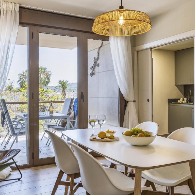 Luma Star - Deluxe Two-Bedroom Apartment with Garden View - 16