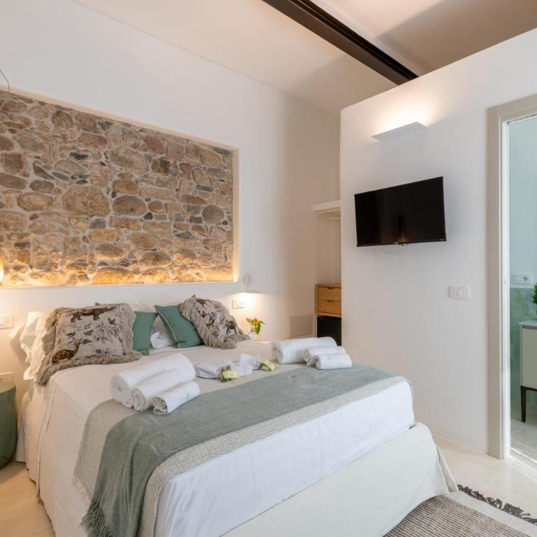 Pedra - Room in Historic Home - Pula Center - Camera Matrimoniale con Patio - 15