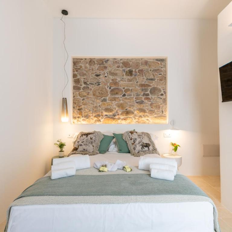 Pedra - Room in Historic Home - Pula Center - Camera Matrimoniale con Patio - 1