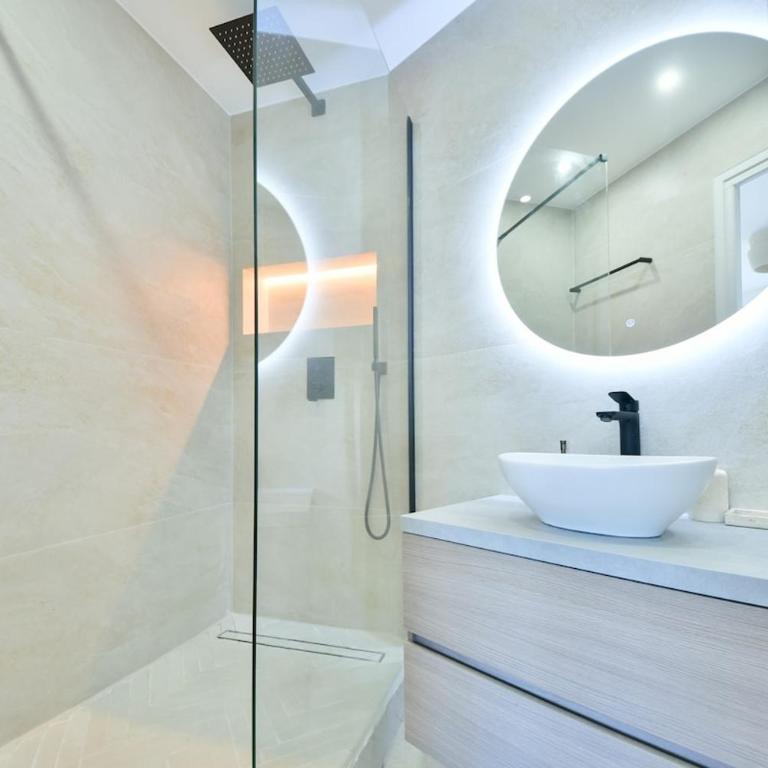 Balcony Eiffel Tower View - Appartamento con 2 Camere da Letto - 8