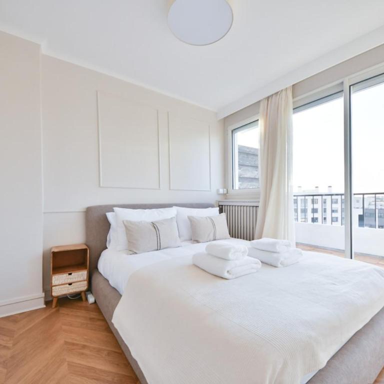 Balcony Eiffel Tower View - Appartamento con 2 Camere da Letto - 12