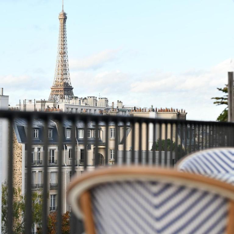Balcony Eiffel Tower View - Appartamento con 2 Camere da Letto - 16
