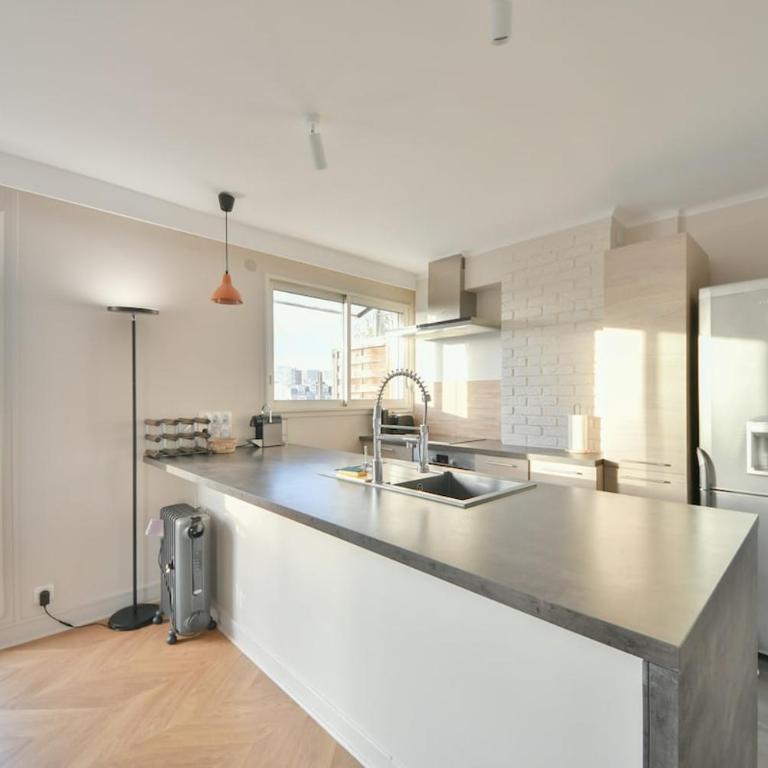 Balcony Eiffel Tower View - Appartamento con 2 Camere da Letto - 19