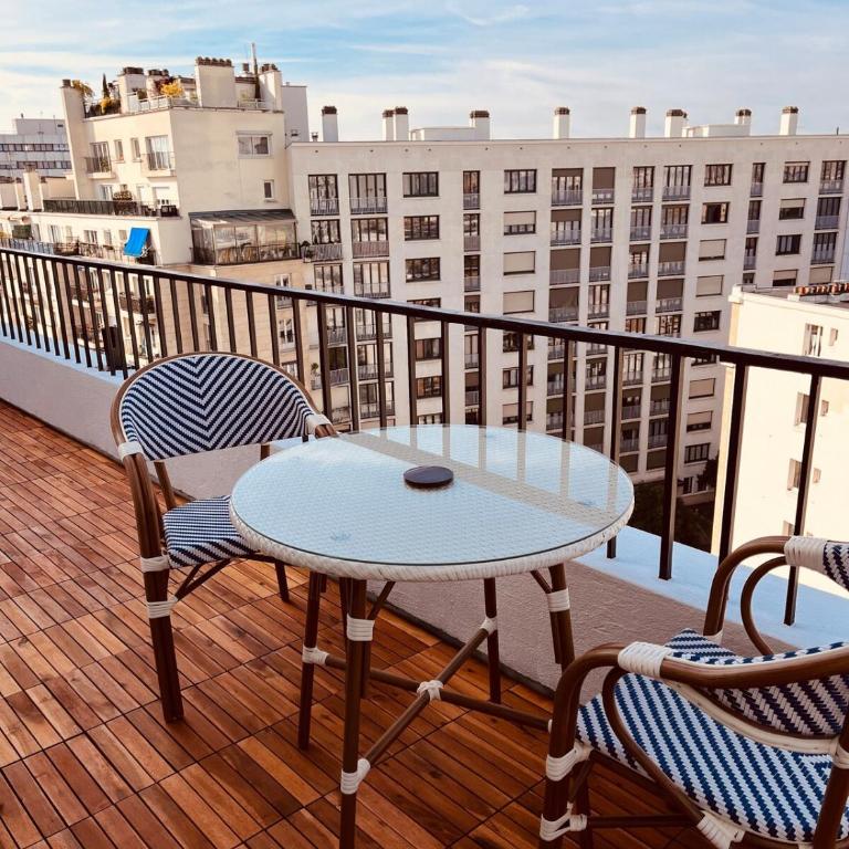 Balcony Eiffel Tower View - Appartamento con 2 Camere da Letto - 21