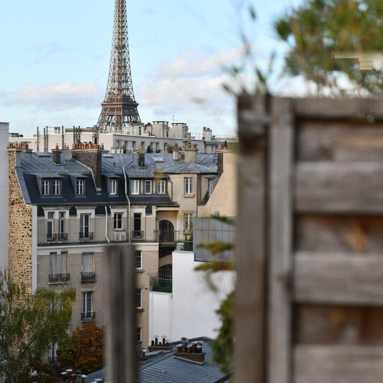 Balcony Eiffel Tower View - Appartamento con 2 Camere da Letto - 23