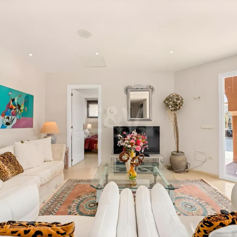 Villa de Lujo en Benahavis - Villa con vistas al jardín - 12