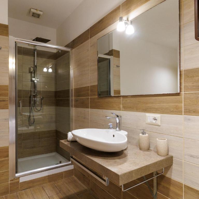 Via Veneto Art Suite - Guest House - Camera Quadrupla Luxury - 10