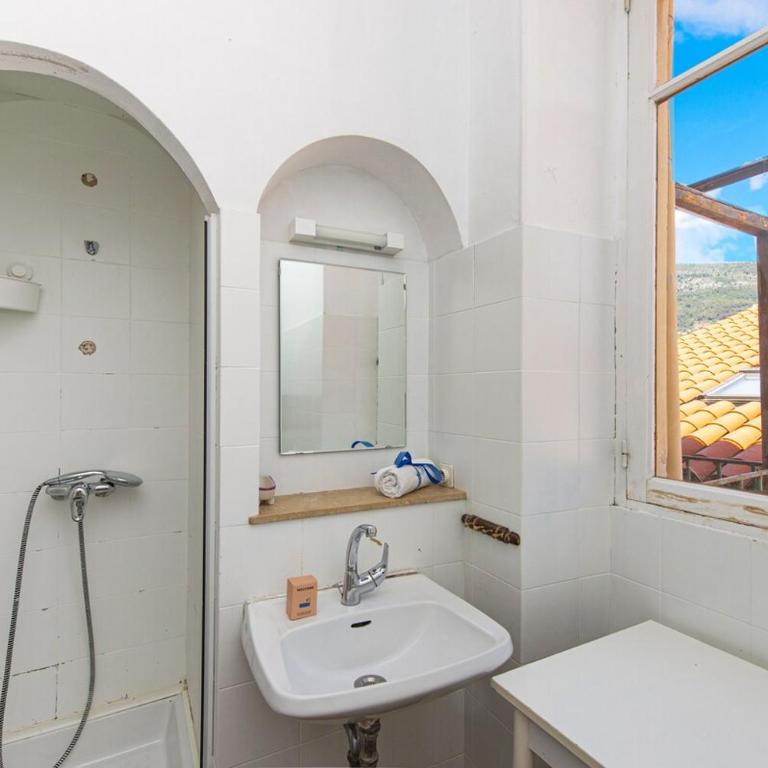 Séjour authentique dans la vieille ville de Menton - Appartement 3 Chambres - 10