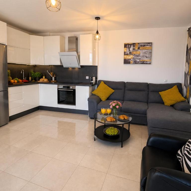 Villa Costa Adeje 3BR with Heated Pool, Outdoor Kitchen & Gas BBQ, Aircon, Stunning Views by Aqua Vista Tenerife - Villa avec Piscine Privée - 19