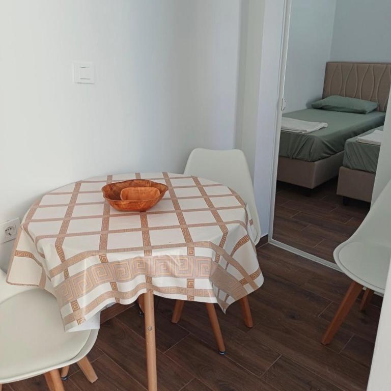 Apartmani Vila Ena - Porodična Soba sa Terasom - 9