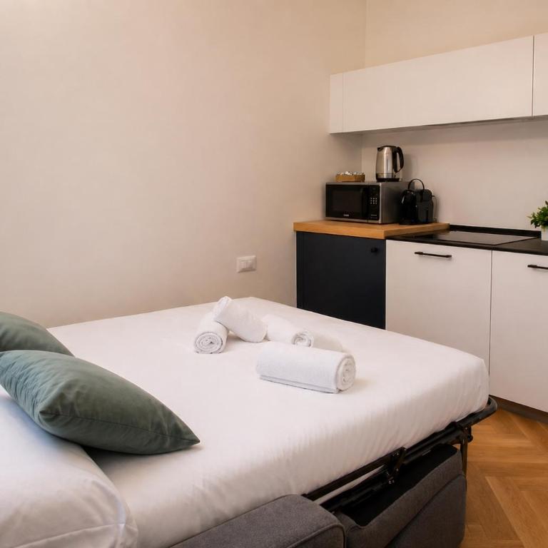 Eleganza e stile a due passi dal Duomo - Two-Bedroom Apartment - 16
