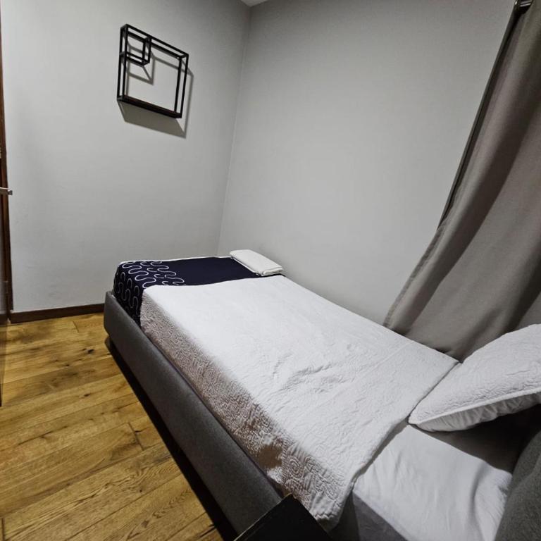 Singular Sócrates - Standard Single Room with Shared Bathroom - 8