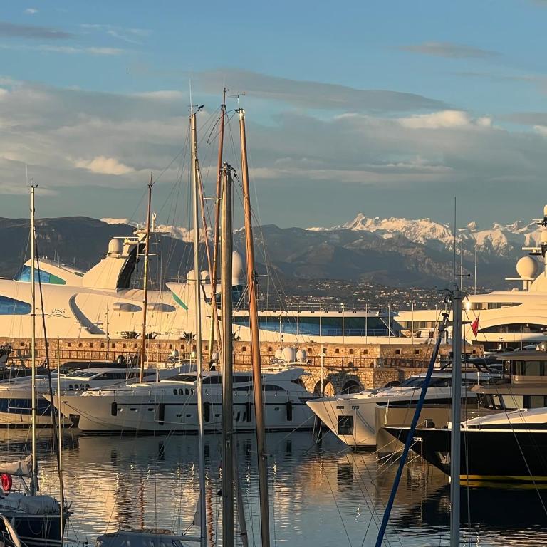 Fort Carré & Yachts View 2Bed Apartment in Old Antibes - Appartamento con 2 Camere da Letto e con Vista - 1
