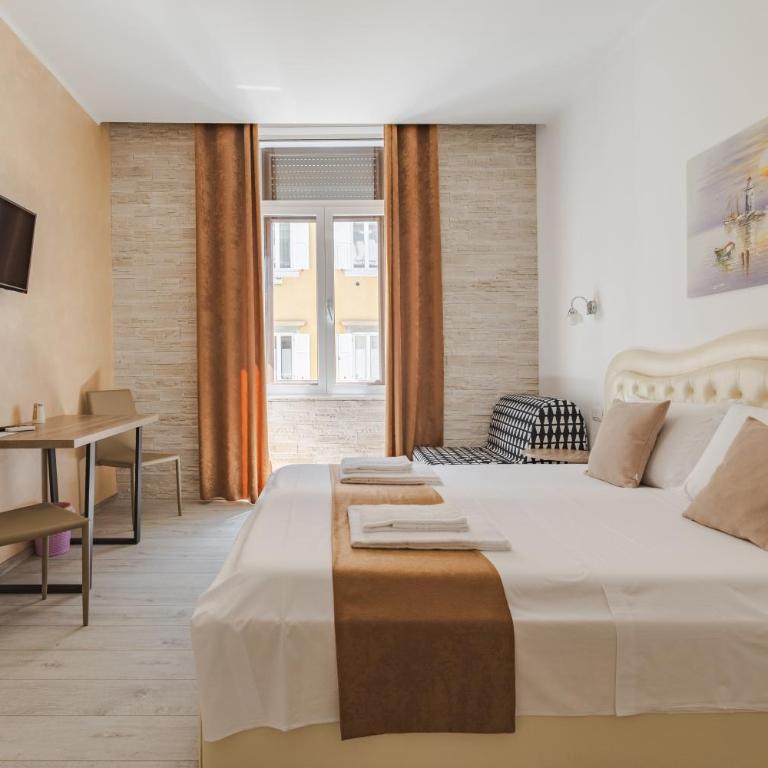 Trieste Centro Rooms-camere eleganti in pieno centro - Doppelzimmer mit eigenem Bad - 3