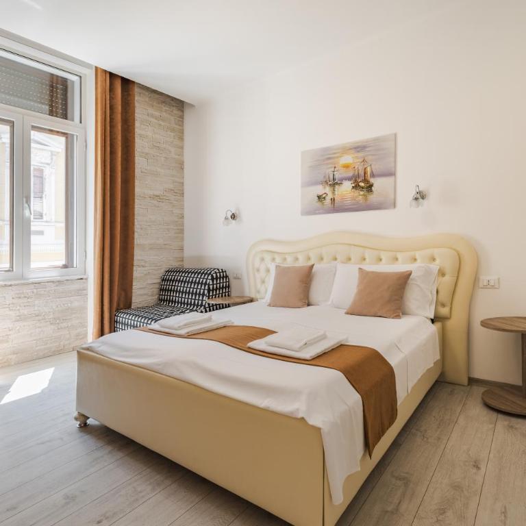 Trieste Centro Rooms-camere eleganti in pieno centro - Doppelzimmer mit eigenem Bad - 1