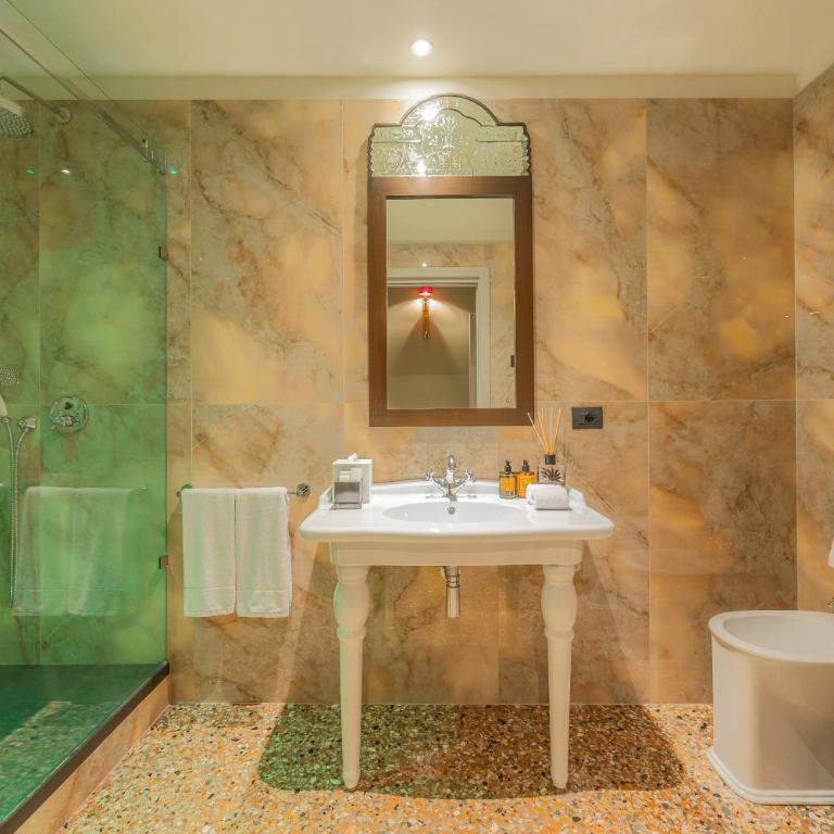 Palazzo Trezza - Suite King con Balcone - 11