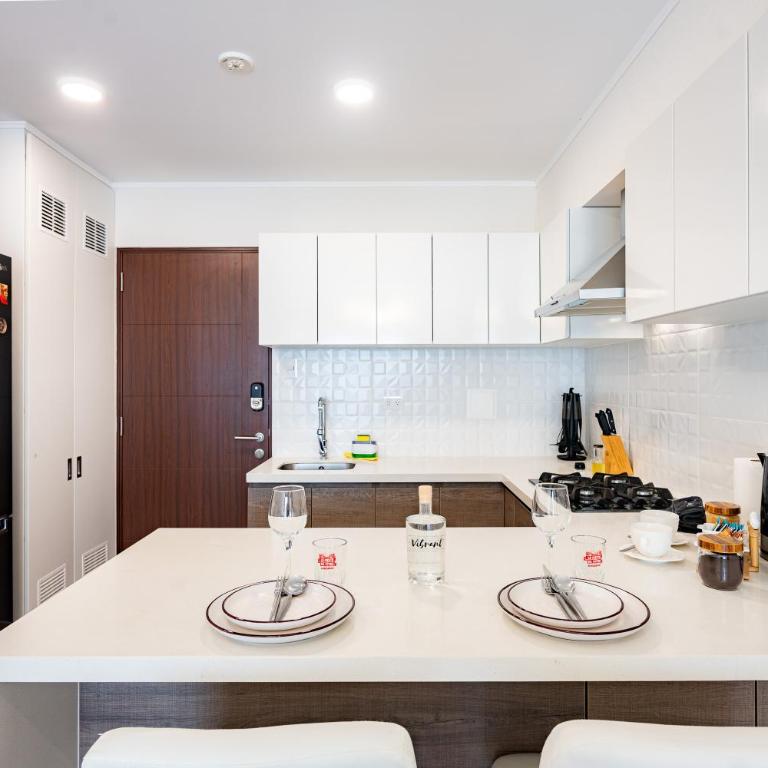 Artline Apartments by Vibrant - Deluxe One-Bedroom Apartment with City View - 31