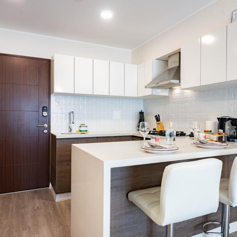 Artline Apartments by Vibrant - Deluxe One-Bedroom Apartment with City View - 12