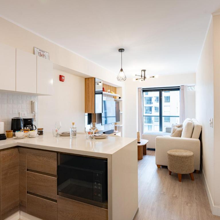 Artline Apartments by Vibrant - Deluxe One-Bedroom Apartment with City View - 7