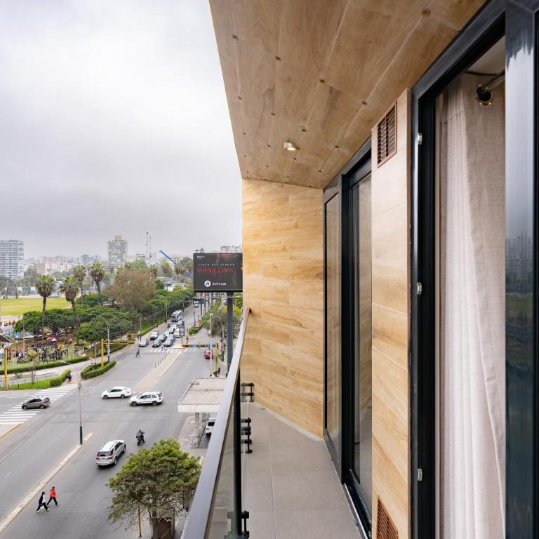 Artline Apartments by Vibrant - Deluxe One-Bedroom Apartment with City View - 16