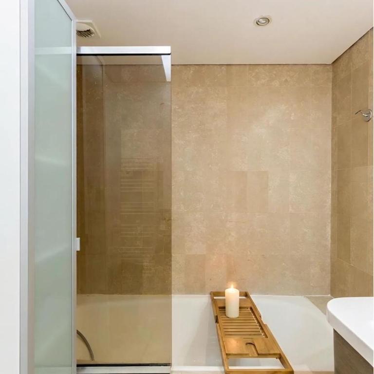 Arc de Triomphe View - Sleeps 7 - Elegant 1BR - Terrace - Appartement 1 Chambre avec Balcon et Vue sur la Ville - 33