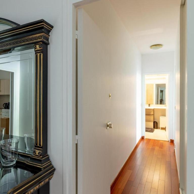 Arc de Triomphe View - Sleeps 7 - Elegant 1BR - Terrace - Appartement 1 Chambre avec Balcon et Vue sur la Ville - 42