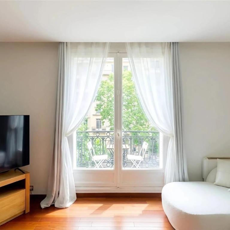 Arc de Triomphe View - Sleeps 7 - Elegant 1BR - Terrace - Appartement 1 Chambre avec Balcon et Vue sur la Ville - 15