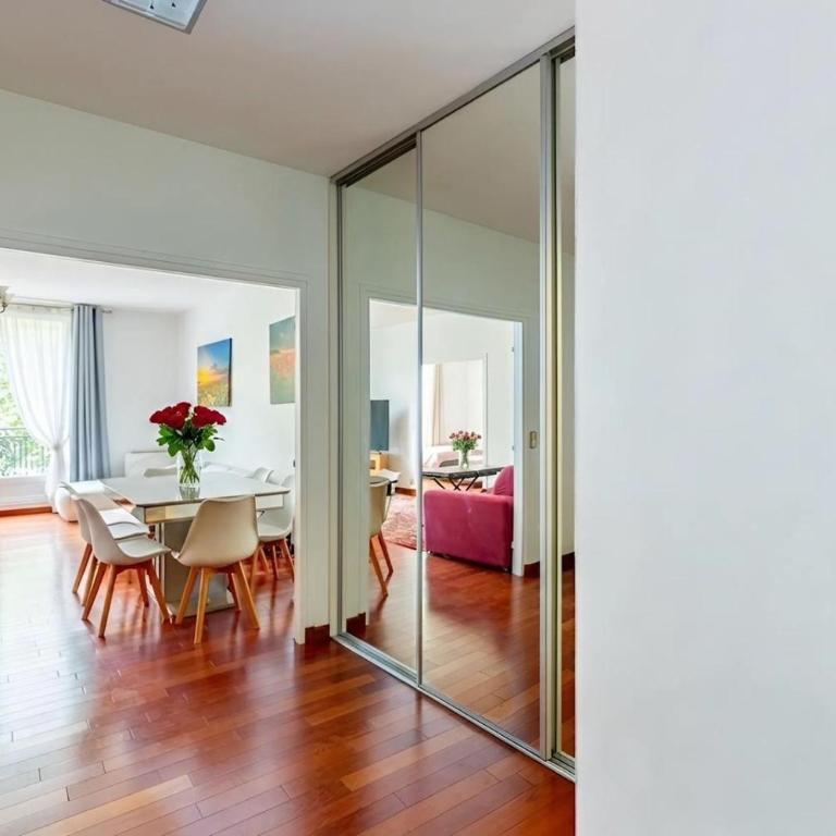 Arc de Triomphe View - Sleeps 7 - Elegant 1BR - Terrace - Appartement 1 Chambre avec Balcon et Vue sur la Ville - 9