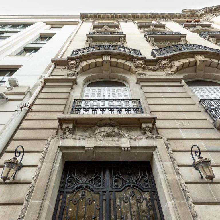 Arc de Triomphe View - Sleeps 7 - Elegant 1BR - Terrace - Appartement 1 Chambre avec Balcon et Vue sur la Ville - 4