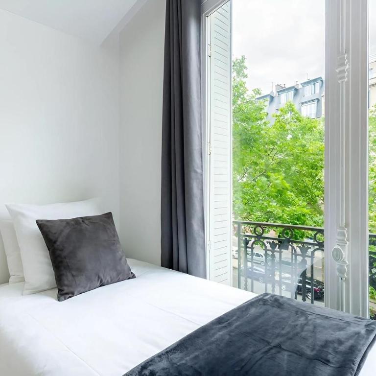 Arc de Triomphe View - Sleeps 7 - Elegant 1BR - Terrace - Appartement 1 Chambre avec Balcon et Vue sur la Ville - 27