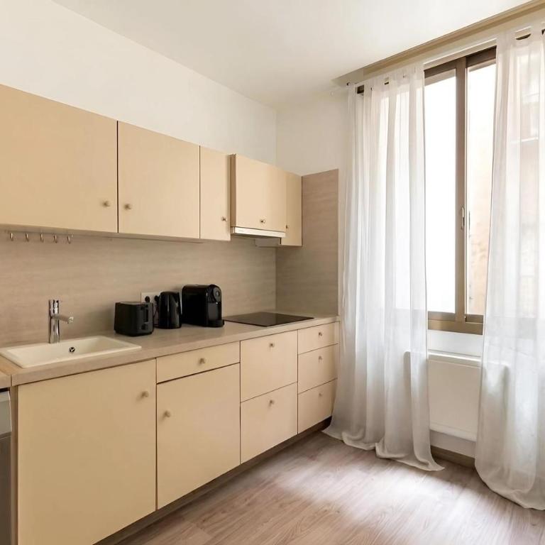 Arc de Triomphe View - Sleeps 7 - Elegant 1BR - Terrace - Appartement 1 Chambre avec Balcon et Vue sur la Ville - 34