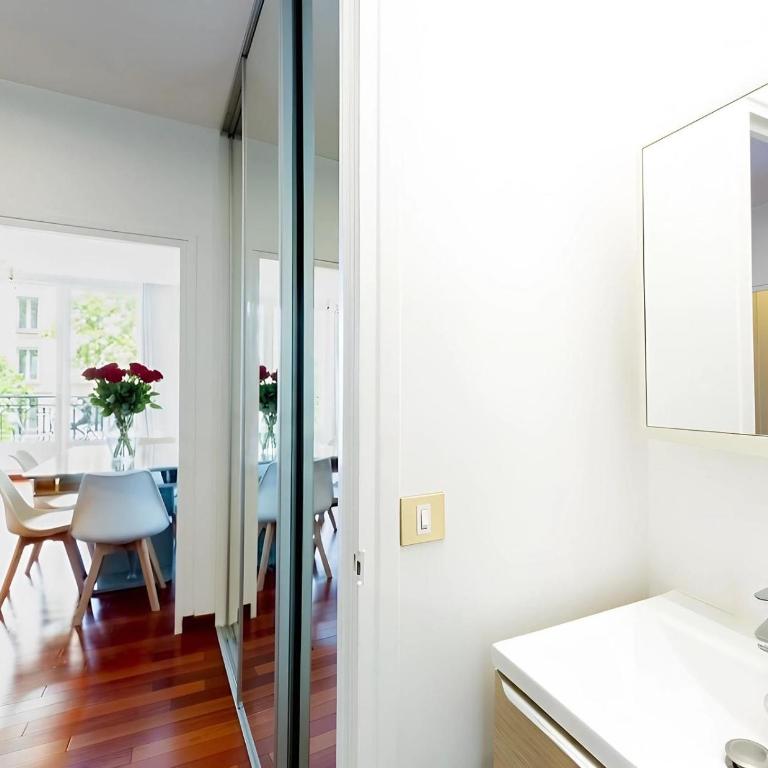 Arc de Triomphe View - Sleeps 7 - Elegant 1BR - Terrace - Appartement 1 Chambre avec Balcon et Vue sur la Ville - 40