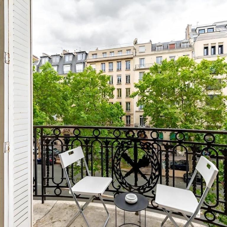 Arc de Triomphe View - Sleeps 7 - Elegant 1BR - Terrace - Appartement 1 Chambre avec Balcon et Vue sur la Ville - 16