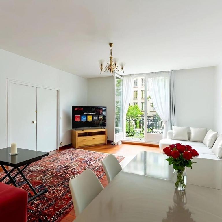 Arc de Triomphe View - Sleeps 7 - Elegant 1BR - Terrace - Appartement 1 Chambre avec Balcon et Vue sur la Ville - 1