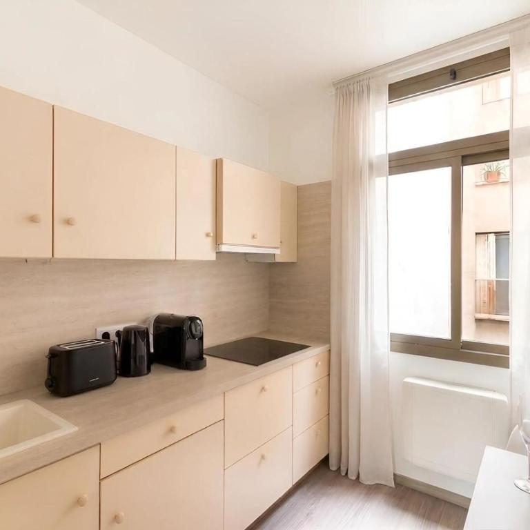 Arc de Triomphe View - Sleeps 7 - Elegant 1BR - Terrace - Appartement 1 Chambre avec Balcon et Vue sur la Ville - 35